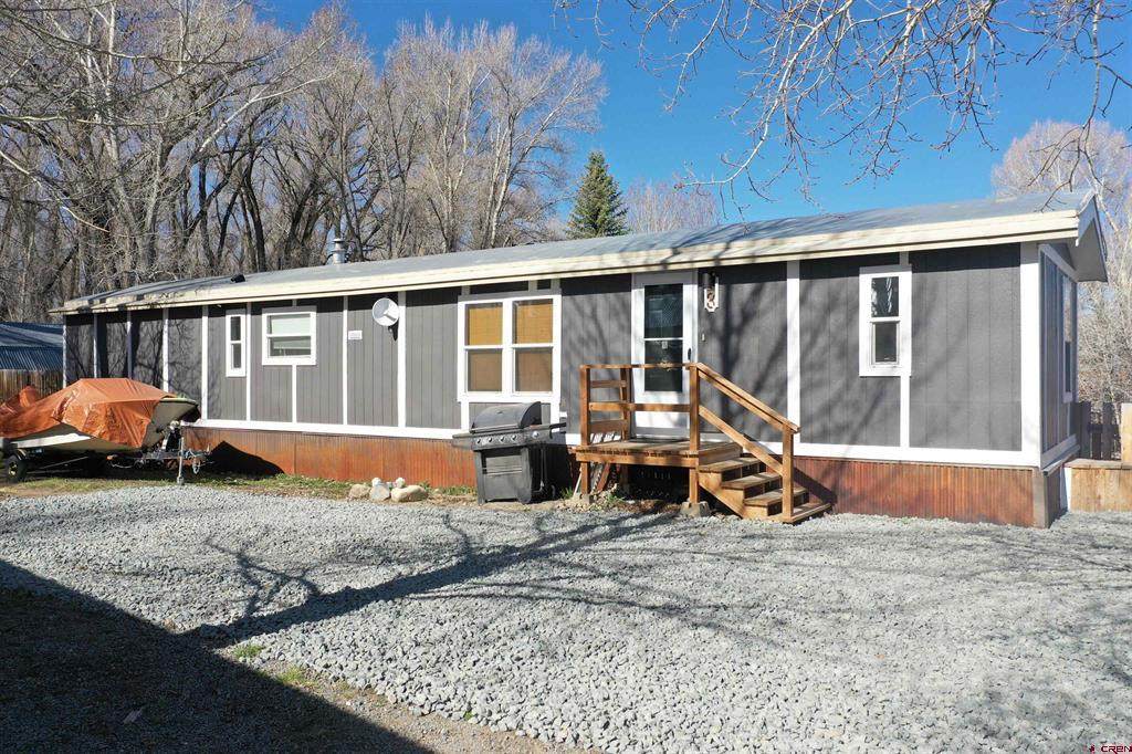 114 Phyllis Lane - Photo 1