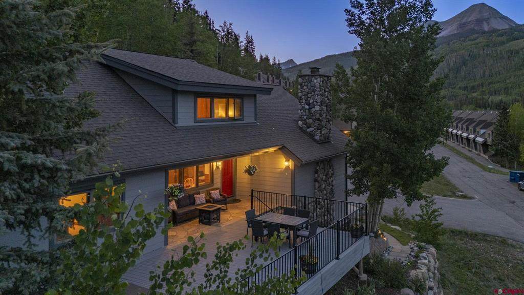 102 Meadowview Drive - Photo 1
