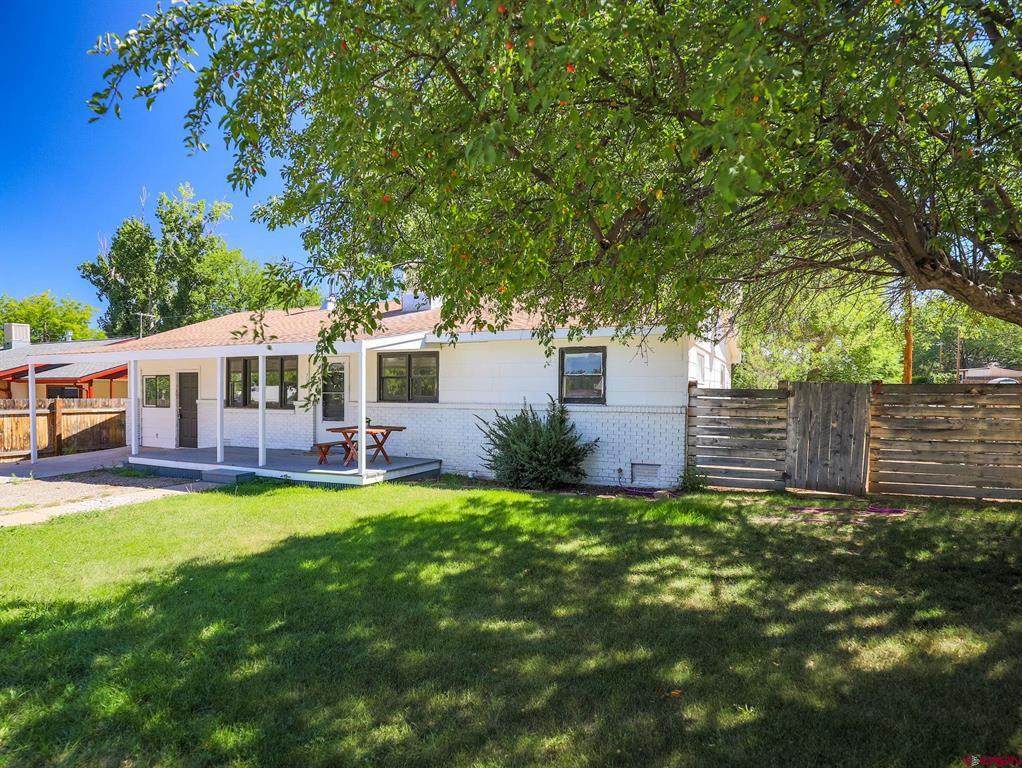702 Wedgewood - Photo 1