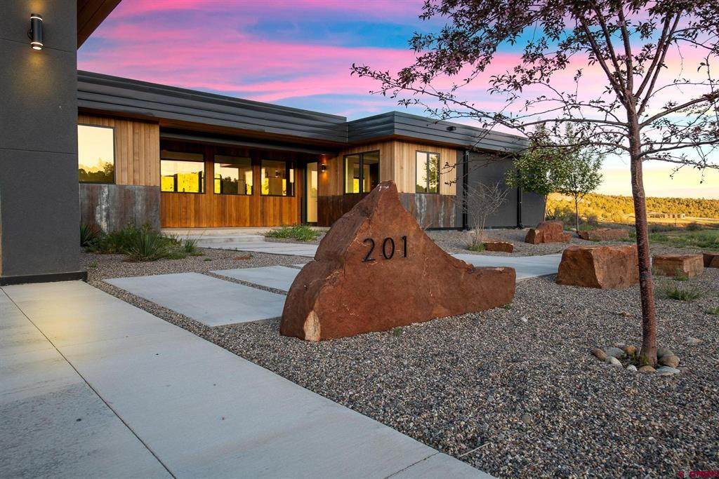 201 Cowboy Trail - Photo 1