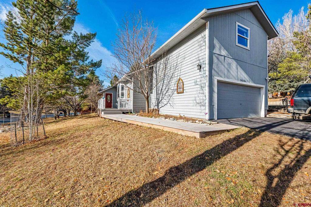 311 Hillcrest Drive - Photo 1