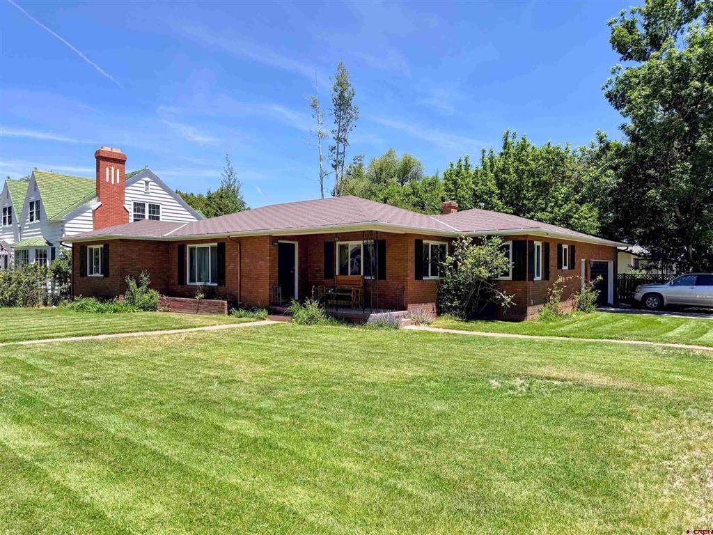 222 La Veta Avenue - Photo 1