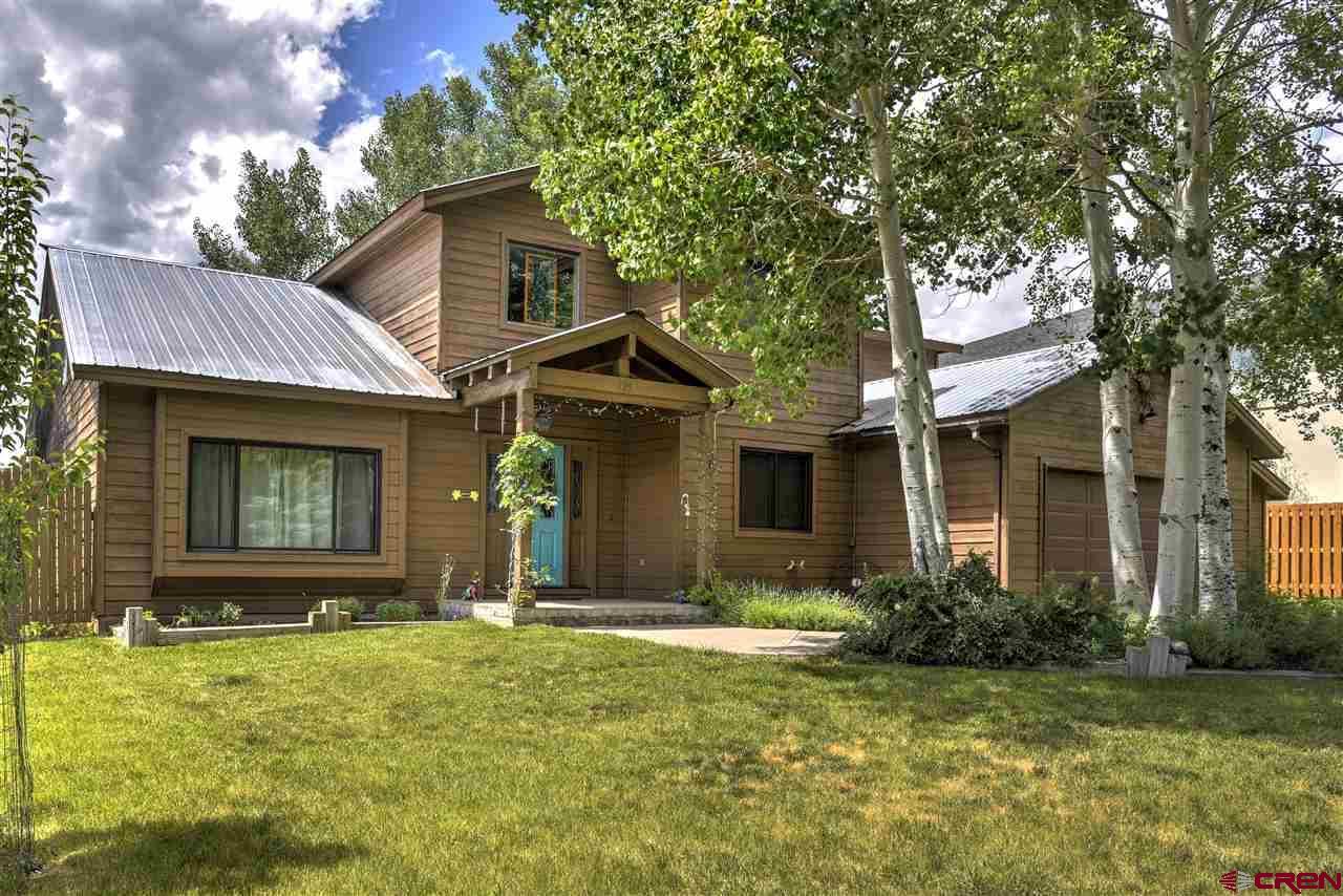 203 Hillcrest Drive - Photo 1