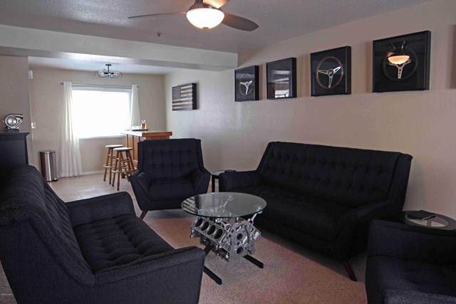 1618 Mayflower Avenue - Photo 1