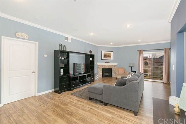 2915 Montrose Ave - Photo 1