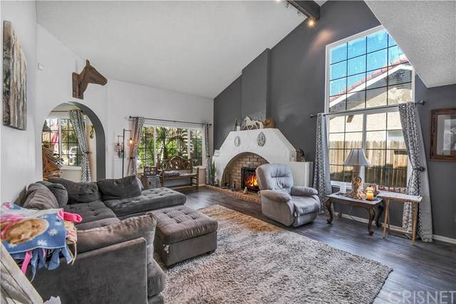 4746 Avedon - Photo 1