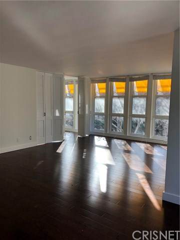 350 Reeves Drive - Photo 1