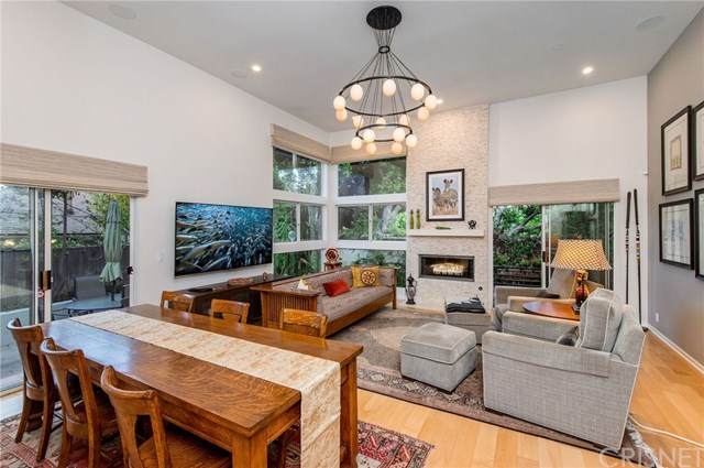 8720 West Knoll Drive - Photo 1
