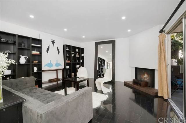 14960 Victory Boulevard - Photo 1