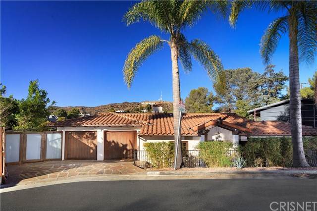 2975 Hollyridge Drive - Photo 1