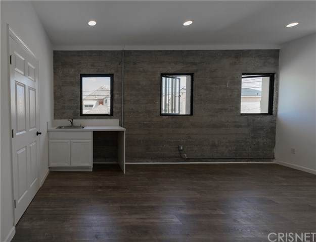 2745 Manchester Blvd - Photo 1