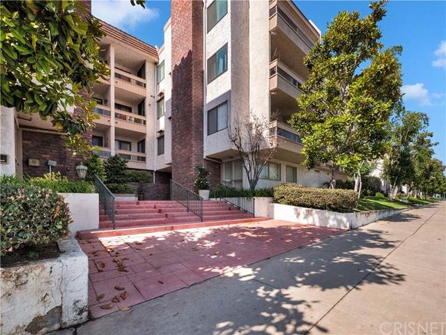 17140 Burbank Boulevard - Photo 1
