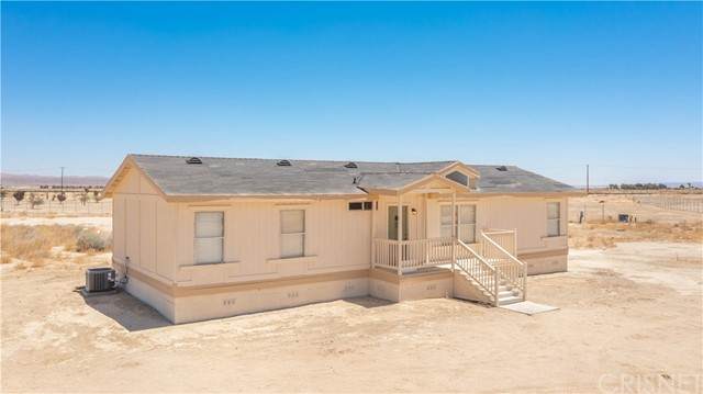 328 Lincoln Street - Photo 1
