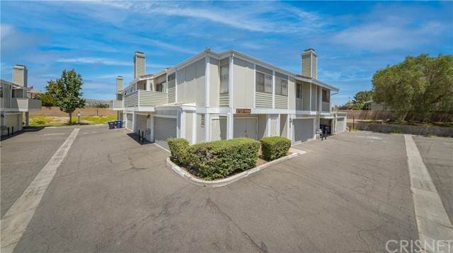 27120 Crossglade Avenue - Photo 1