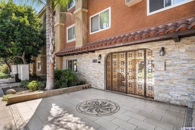 3220 Altura Avenue - Photo 1