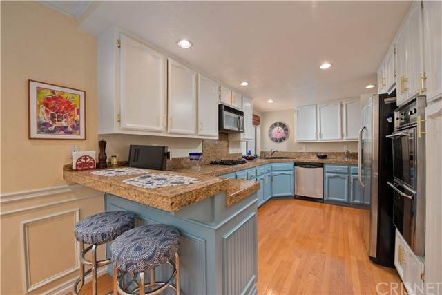 7625 Reseda Boulevard - Photo 1