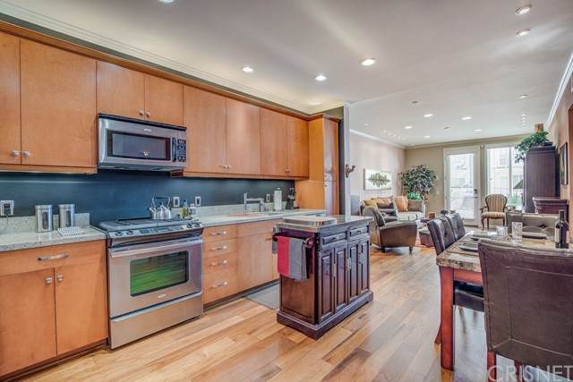 1901 Victoria Avenue - Photo 1