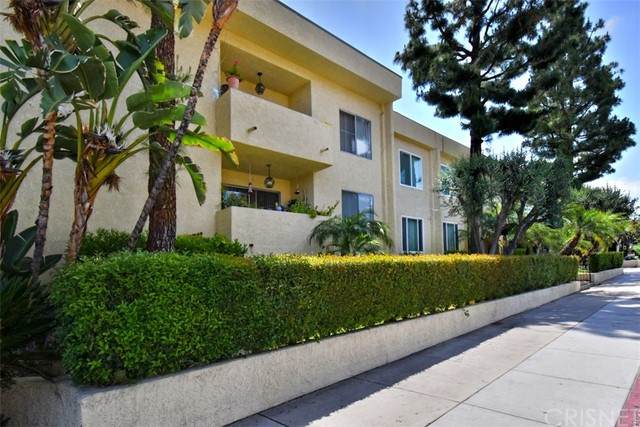 5328 Newcastle Avenue - Photo 1