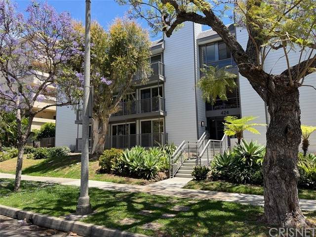 424 Palm Drive - Photo 1