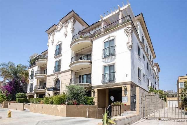 837 Crenshaw Boulevard - Photo 1