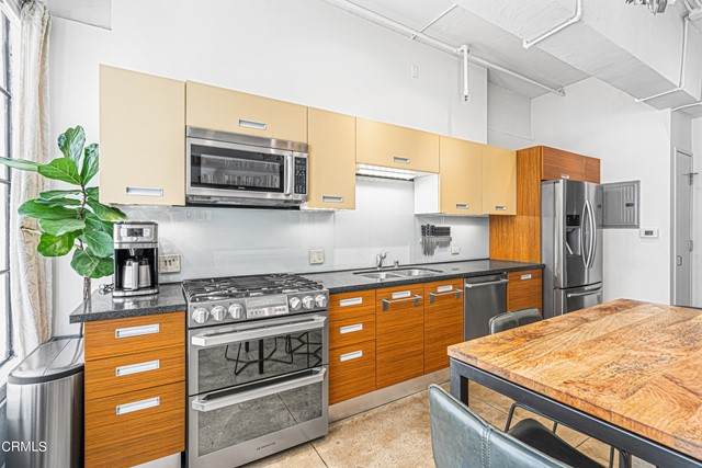 746 Los Angeles Street - Photo 1