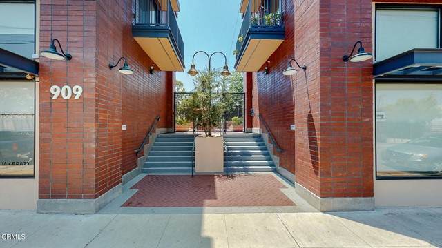 909 El Centro Street - Photo 1