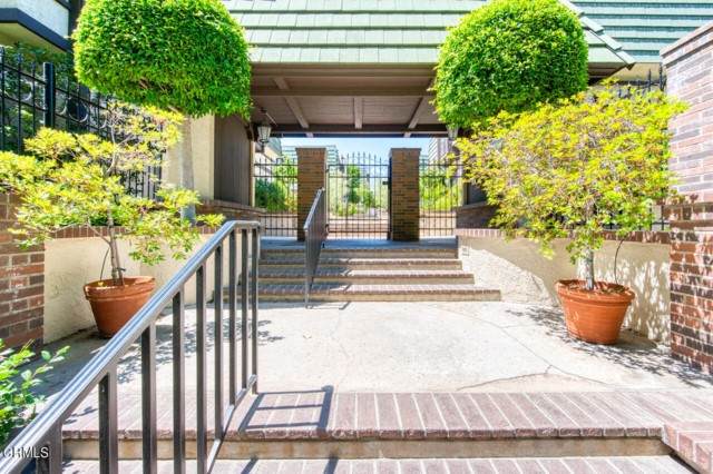 885 Orange Grove Boulevard - Photo 1