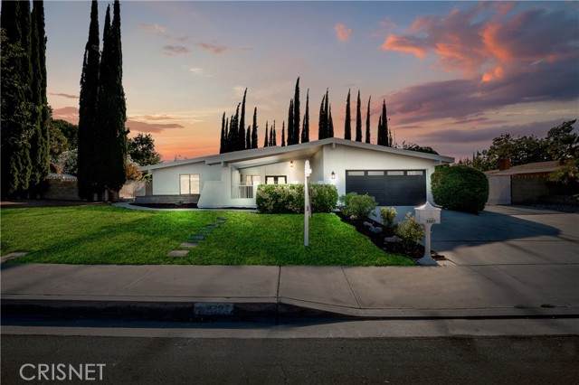 43637 27th Street - Photo 1
