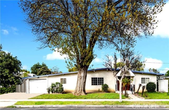 19531 Keswick Street - Photo 1