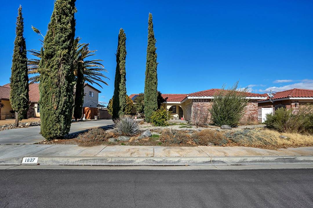 1827 Louise Avenue - Photo 1
