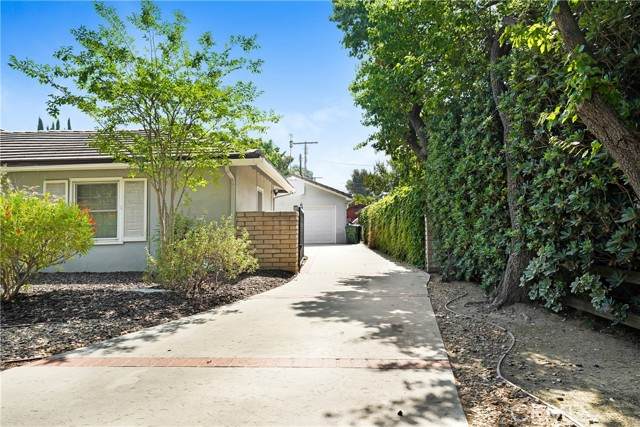 10918 White Oak Avenue - Photo 1