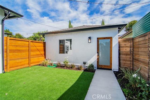 6442 Bertrand - Photo 1