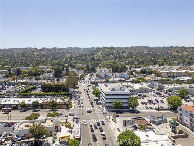 4419 Van Nuys Boulevard - Photo 1