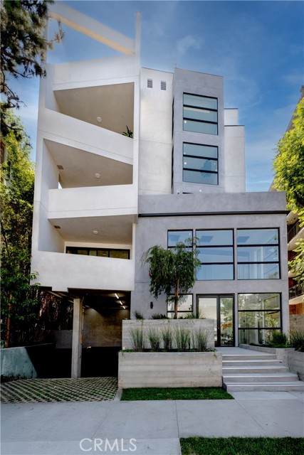 1361 Kelton Avenue - Photo 1