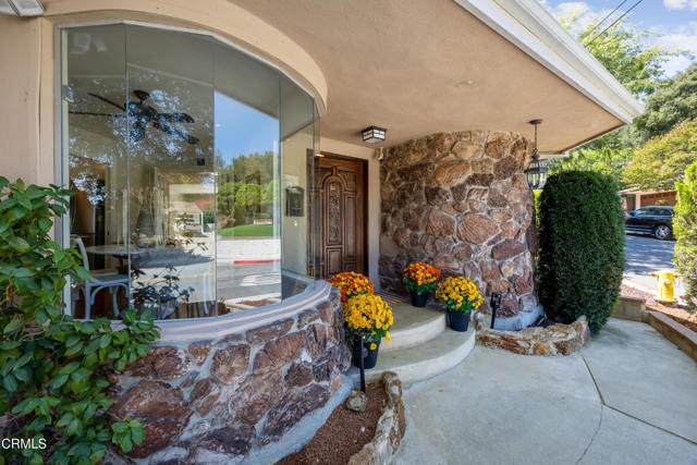 1574 Glenoaks Boulevard - Photo 1