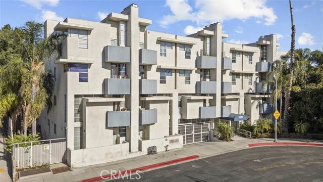 5350 White Oak Avenue - Photo 1