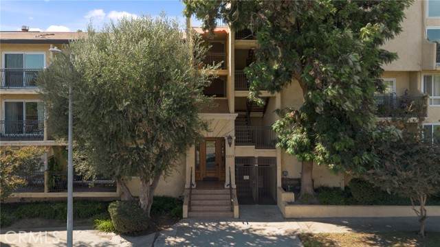 5257 Radford Avenue - Photo 1