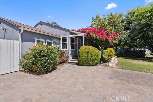 6443 Bakman - Photo 1