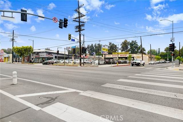 6955 Reseda Boulevard - Photo 1