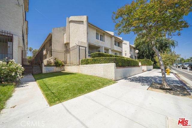 7641 Reseda Boulevard - Photo 1