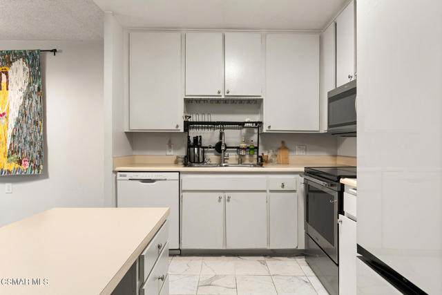 327 Chestnut Hill Court - Photo 1