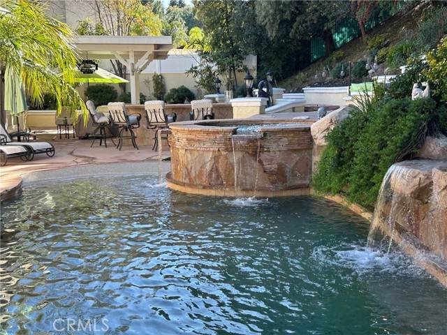 24587 Lola - Photo 1