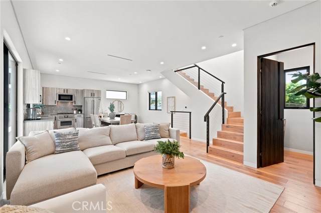 425 N Alfred - Photo 1