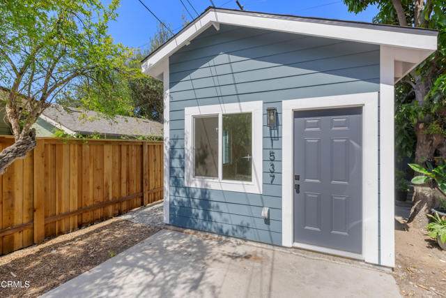 1537 Wesley Avenue - Photo 1