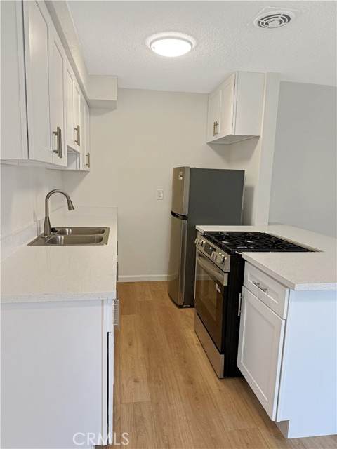 1820 Edgemont - Photo 1