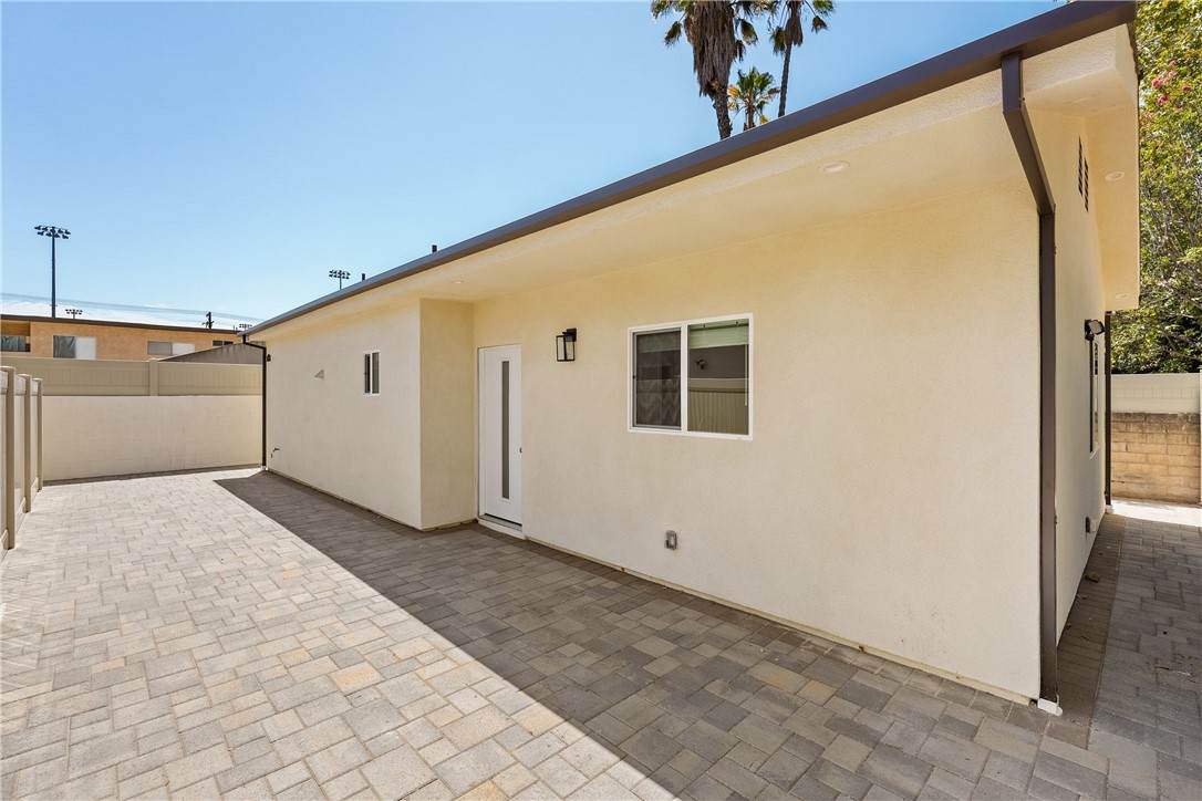 14924 Kittridge St - Photo 1