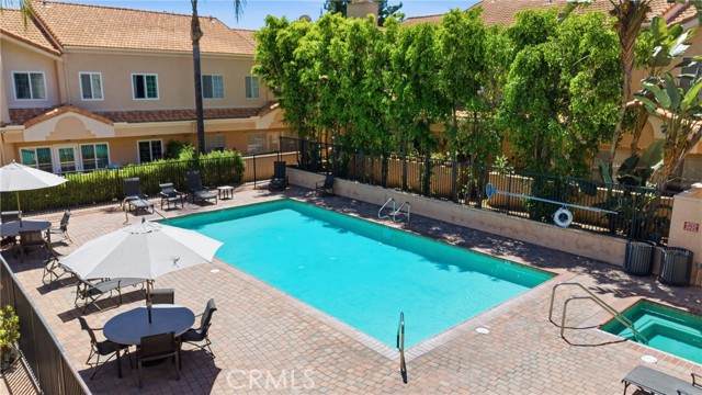 5200 White Oak Avenue - Photo 1