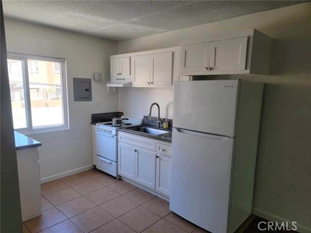 620 Illinois Court - Photo 1