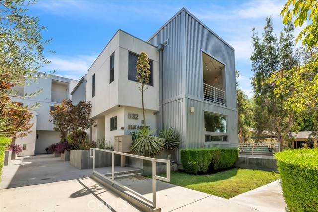 532 Elk Avenue - Photo 1