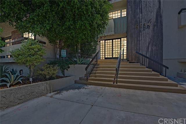 5534 Encino Avenue - Photo 1